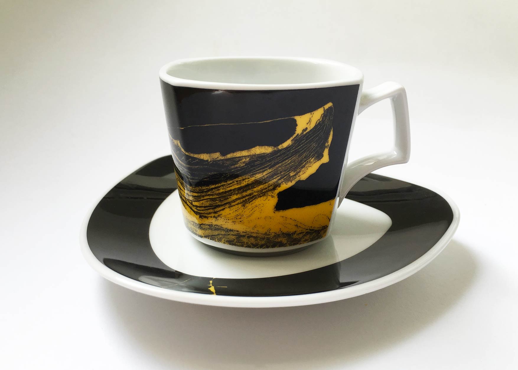 Espressotasse für die Rosenthal-Künstler Kollektion; Thema: Innovationen in „Gelb-Schwarz“